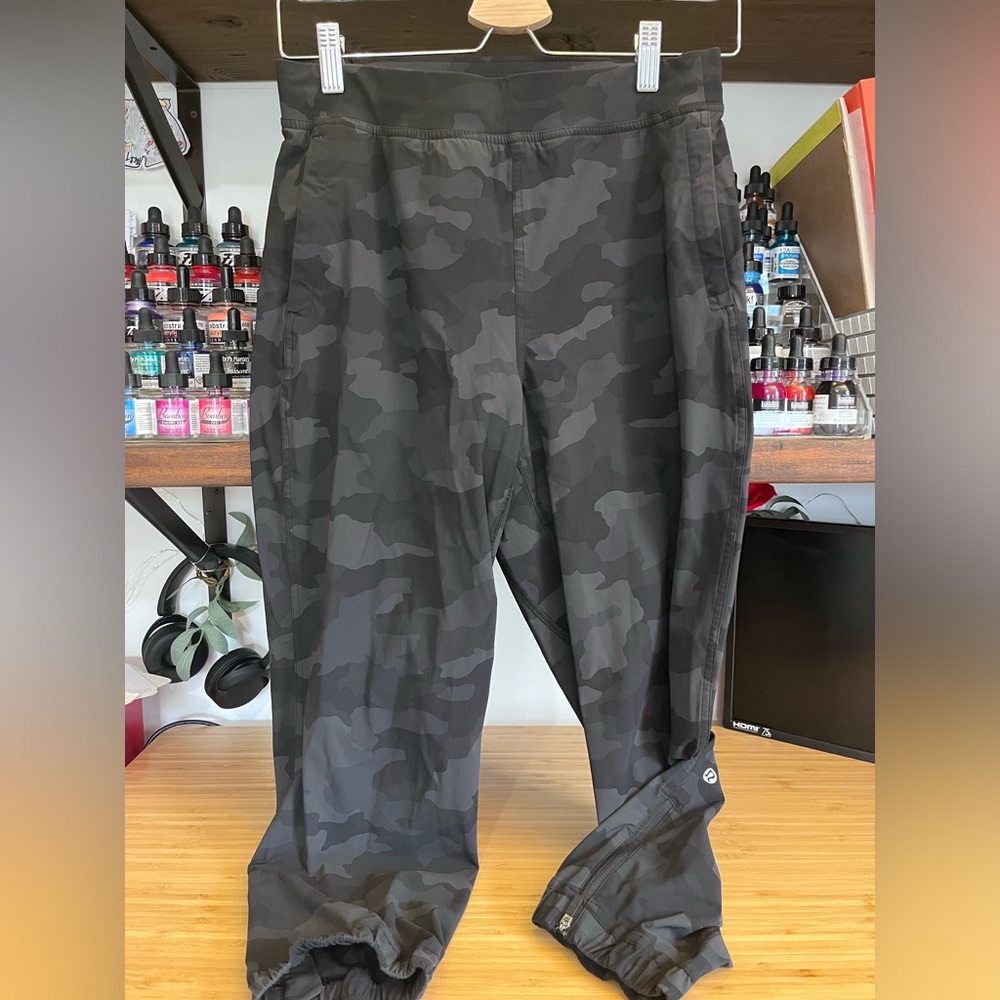 Lululemon capri camo joggers with zipper bottoms; size 6 - relaxed fit